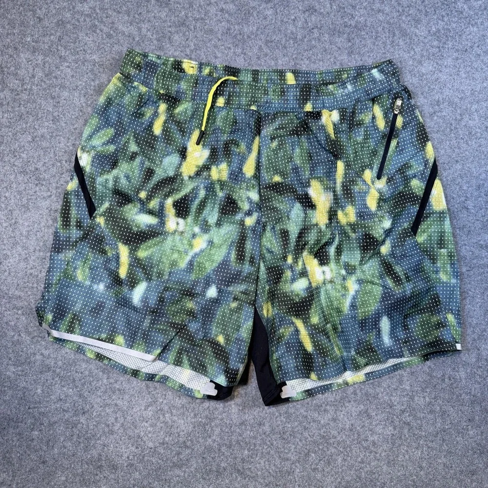 Lululemon Shorts Mens XL Green Floral Lined Running Zip Pockets 7 Inch Inseam